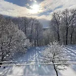 Peaceful Forest Getaway Nyaraló